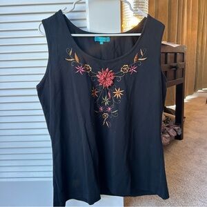 Cable and Guage‎ floral embroidered tank top; size: 1X